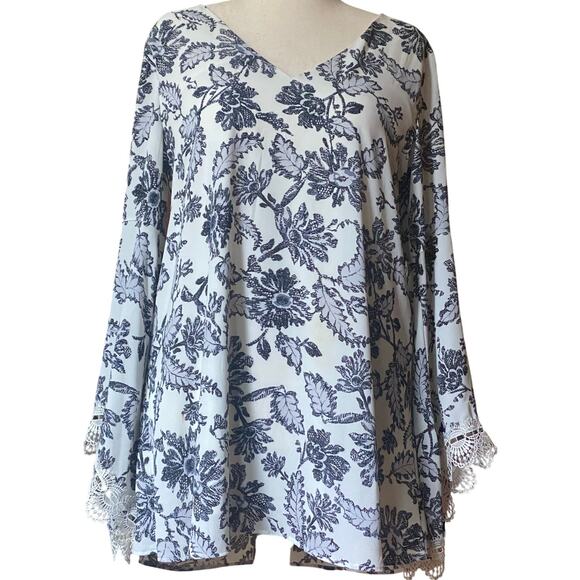 Astr Dresses & Skirts - ASTR Women's BOHO Dress,White Black Floral, Lace Trim Bell Sleeve, L, Mini Dress